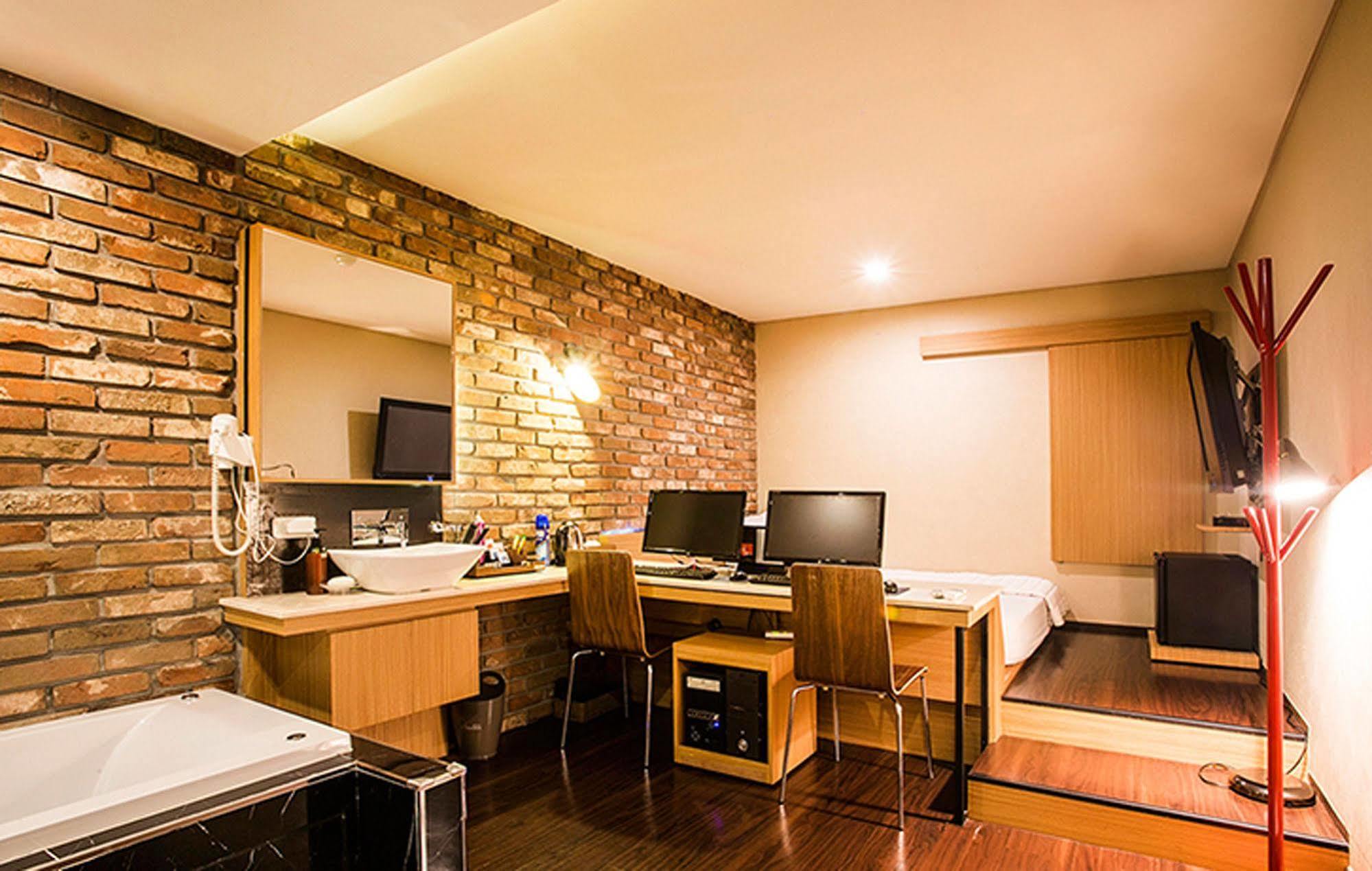 Comma Hotel Busan Extérieur photo